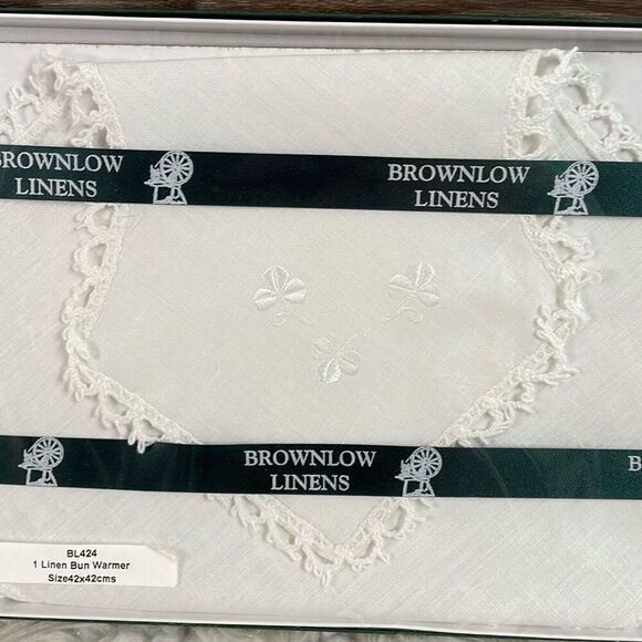 BROWNLOW LINENS Shamrock Linen Bun Warmer BL424 42x42cms White New in Box - Picture 2 of 7